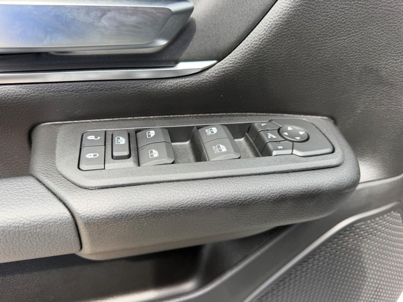 Ram 1500 Vehicle Full-screen Gallery Image 18