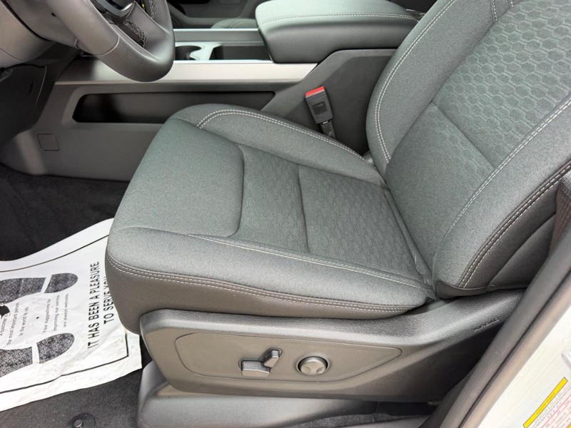 Ram 1500 Vehicle Full-screen Gallery Image 19