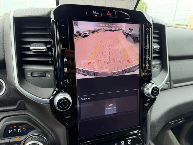 Ram 1500 Vehicle Full-screen Gallery Image 21