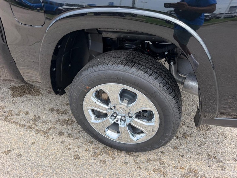 Ram 1500 Vehicle Full-screen Gallery Image 7
