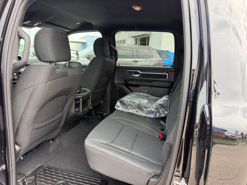 Ram 1500 Vehicle Full-screen Gallery Image 8