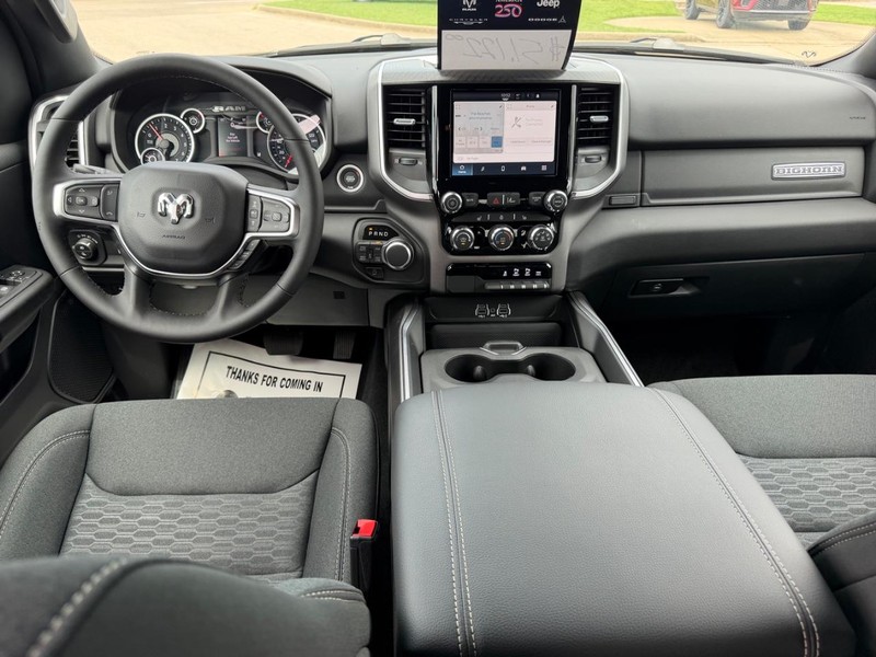 Ram 1500 Vehicle Full-screen Gallery Image 9