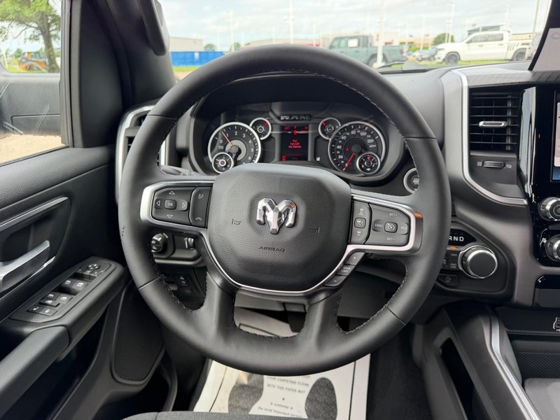 Ram 1500 Vehicle Full-screen Gallery Image 10