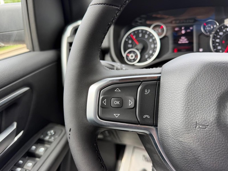 Ram 1500 Vehicle Full-screen Gallery Image 11