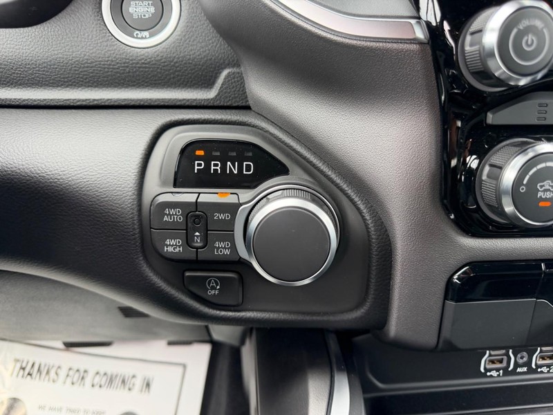 Ram 1500 Vehicle Full-screen Gallery Image 13
