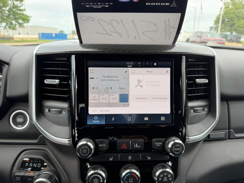 Ram 1500 Vehicle Full-screen Gallery Image 14