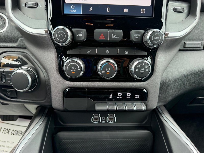 Ram 1500 Vehicle Full-screen Gallery Image 15