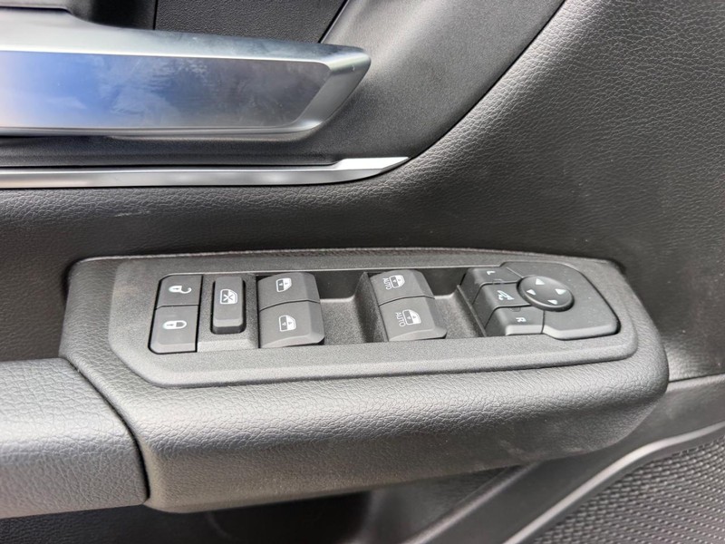 Ram 1500 Vehicle Full-screen Gallery Image 17
