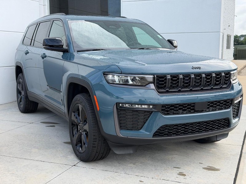 Jeep Grand Cherokee L Vehicle Full-screen Gallery Image 3
