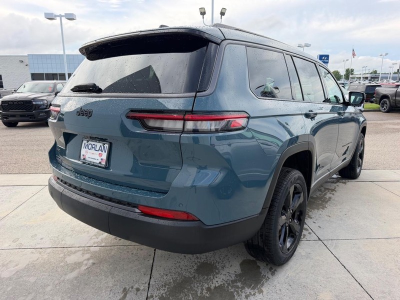 Jeep Grand Cherokee L Vehicle Full-screen Gallery Image 4