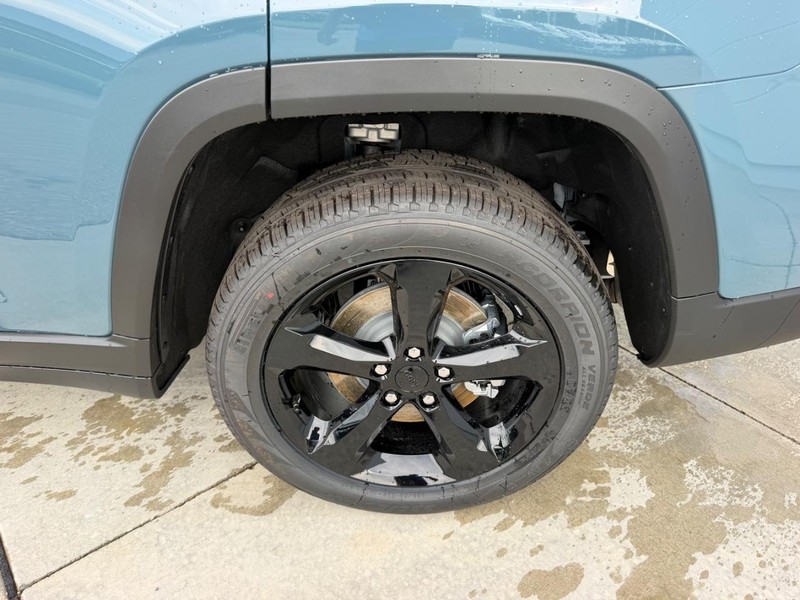 Jeep Grand Cherokee L Vehicle Full-screen Gallery Image 8