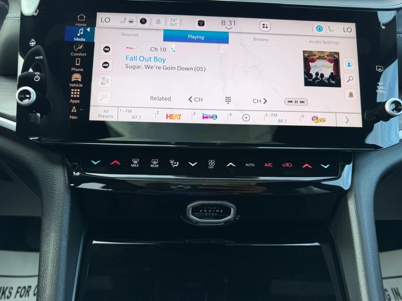 Jeep Grand Cherokee L Vehicle Full-screen Gallery Image 18