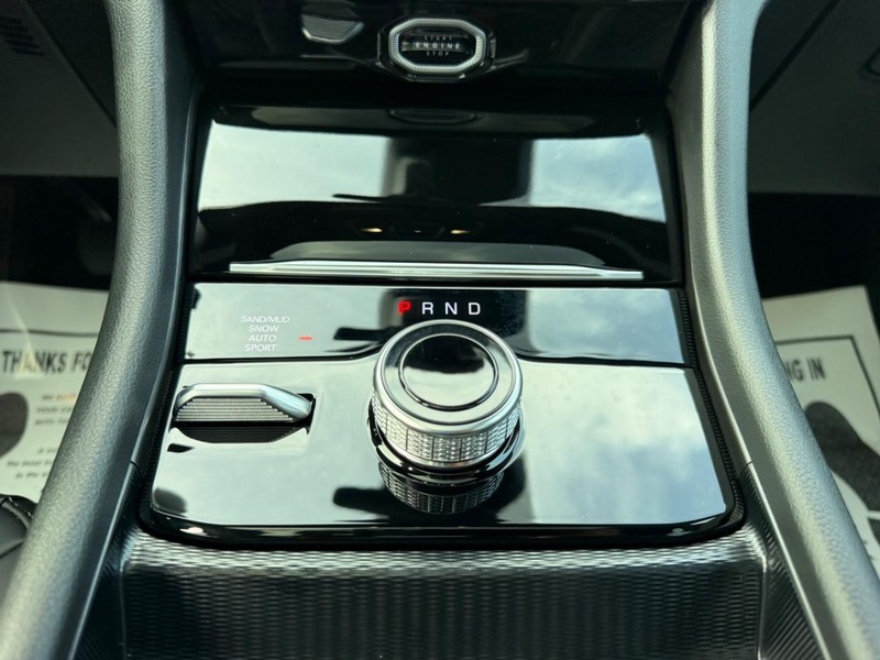 Jeep Grand Cherokee L Vehicle Full-screen Gallery Image 19