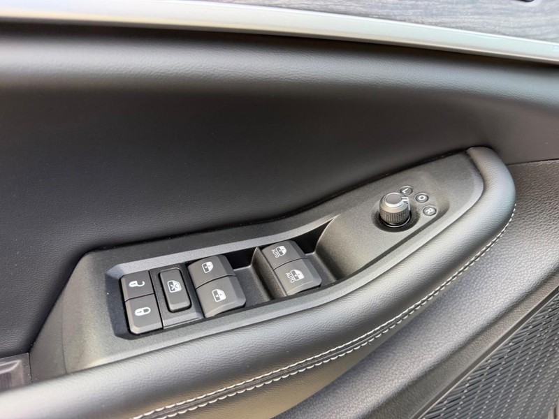 Jeep Grand Cherokee L Vehicle Full-screen Gallery Image 21