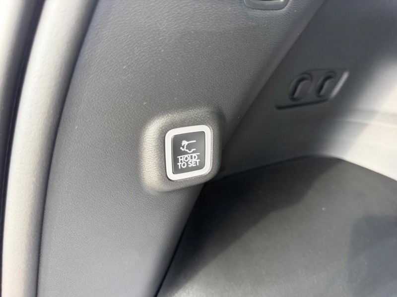Jeep Cherokee Vehicle Full-screen Gallery Image 7