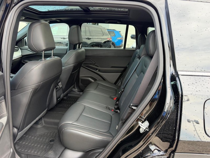 Jeep Cherokee Vehicle Full-screen Gallery Image 9