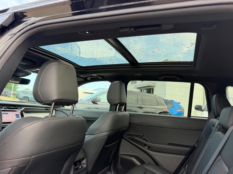 Jeep Cherokee Vehicle Full-screen Gallery Image 10