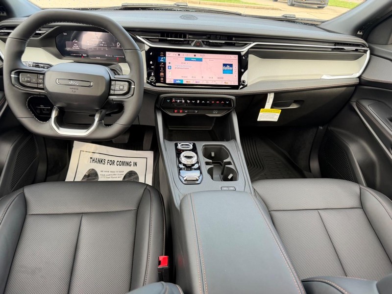 Jeep Cherokee Vehicle Full-screen Gallery Image 11