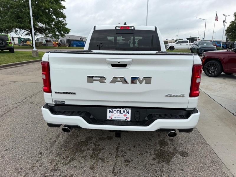 Ram 1500 Vehicle Full-screen Gallery Image 5
