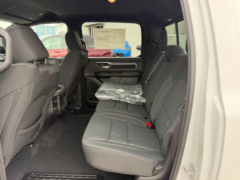 Ram 1500 Vehicle Full-screen Gallery Image 7
