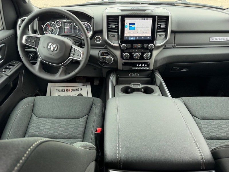 Ram 1500 Vehicle Full-screen Gallery Image 8
