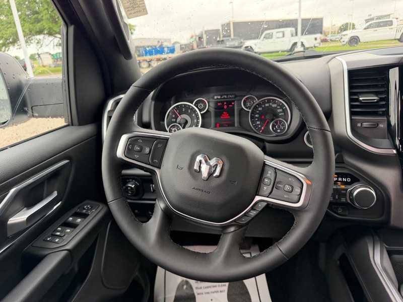 Ram 1500 Vehicle Full-screen Gallery Image 9