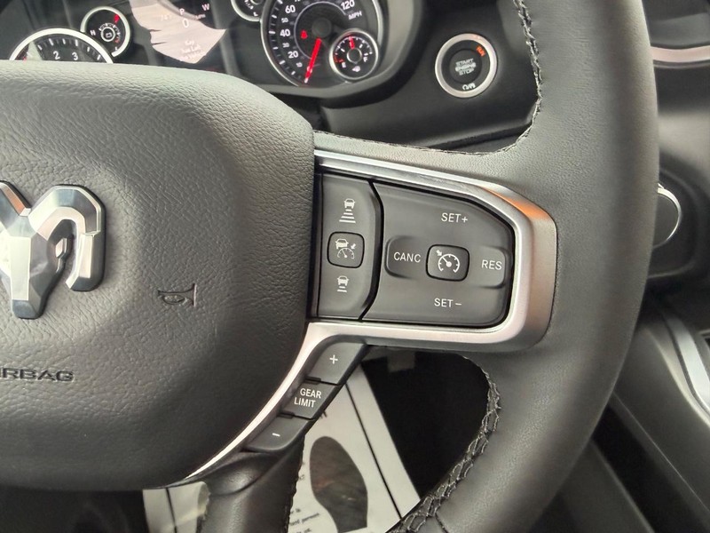 Ram 1500 Vehicle Full-screen Gallery Image 11