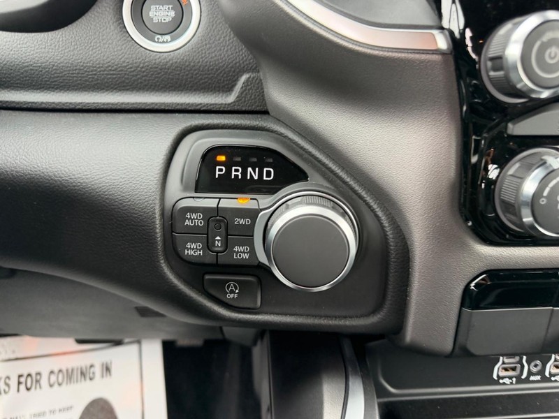 Ram 1500 Vehicle Full-screen Gallery Image 12