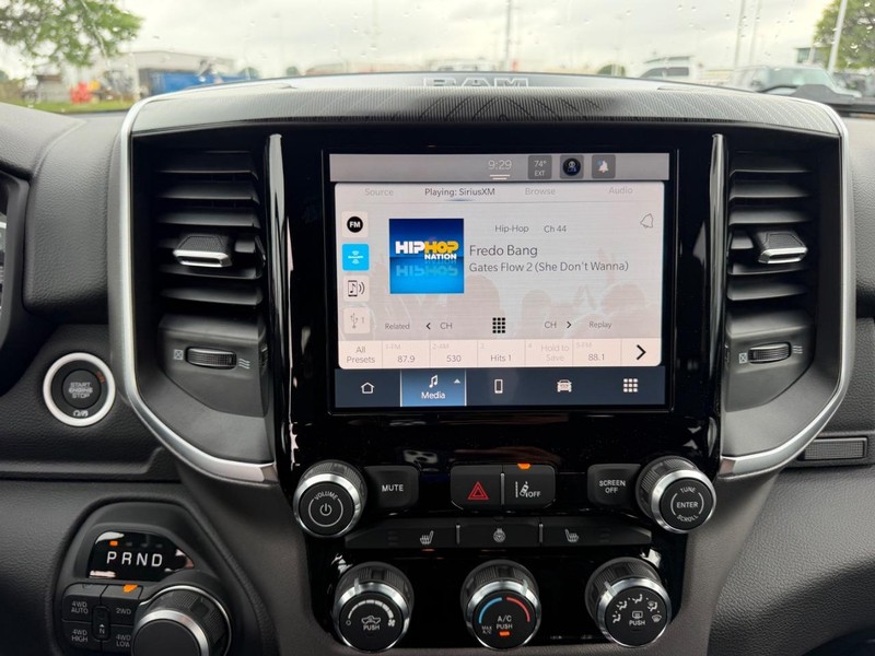 Ram 1500 Vehicle Full-screen Gallery Image 13