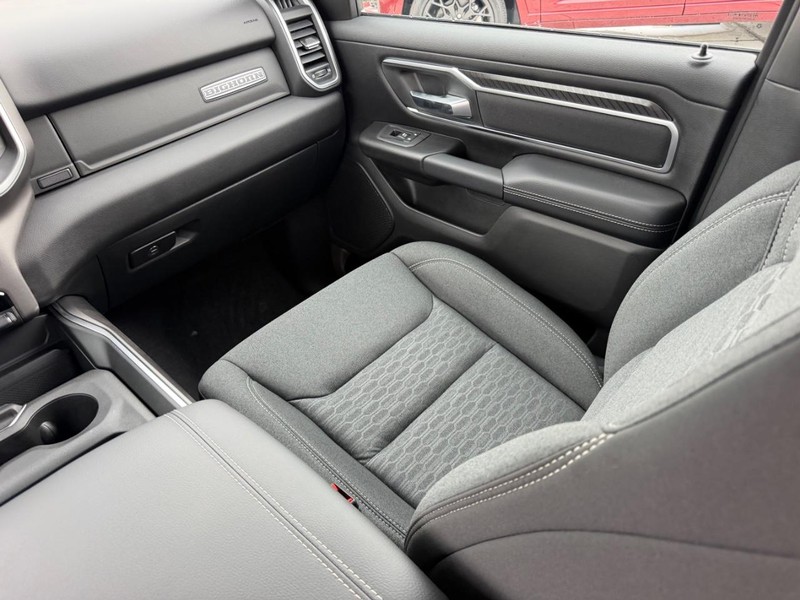 Ram 1500 Vehicle Full-screen Gallery Image 15
