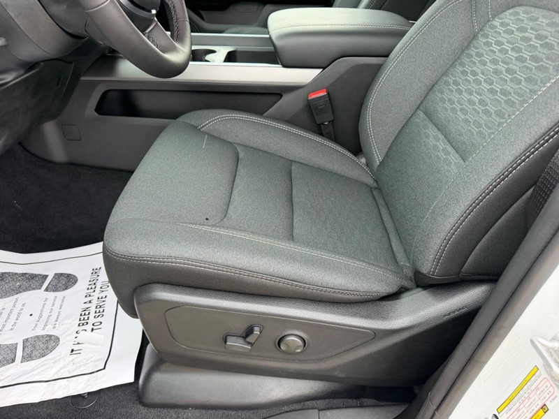 Ram 1500 Vehicle Full-screen Gallery Image 17