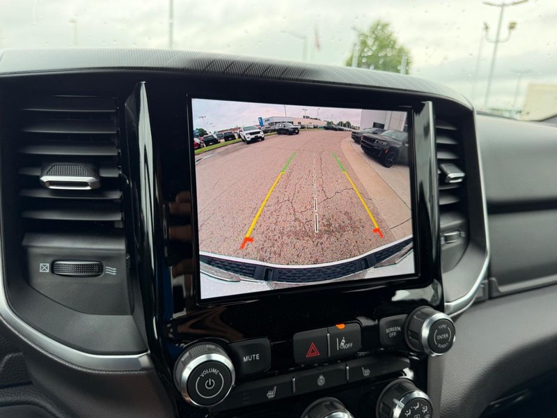 Ram 1500 Vehicle Full-screen Gallery Image 19