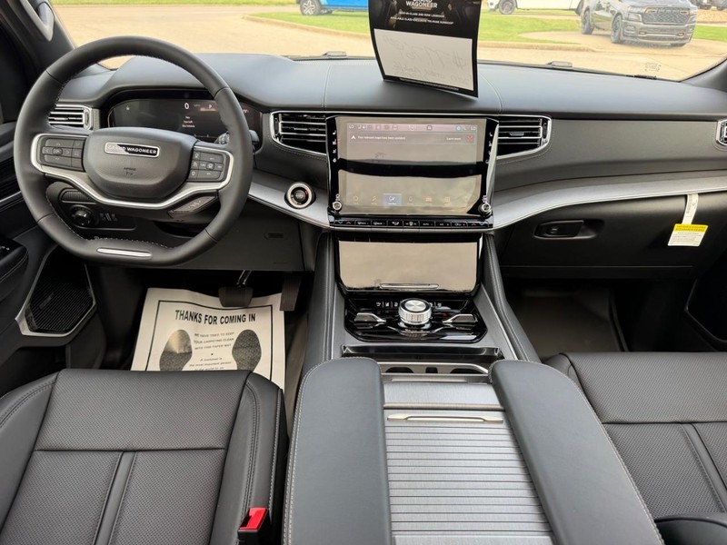 Jeep Grand Wagoneer Vehicle Full-screen Gallery Image 13