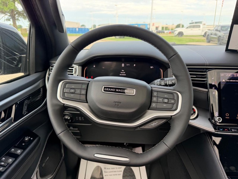 Jeep Grand Wagoneer Vehicle Full-screen Gallery Image 14