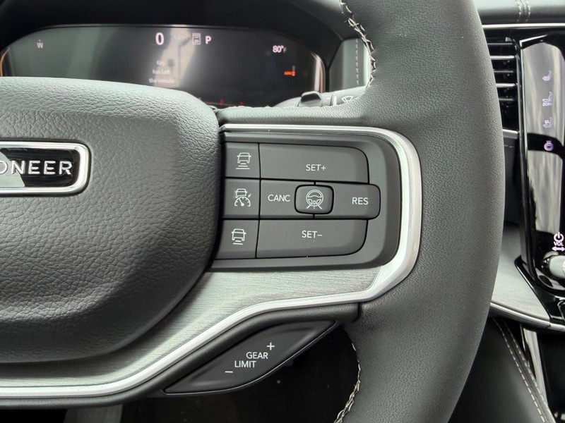 Jeep Grand Wagoneer Vehicle Full-screen Gallery Image 17