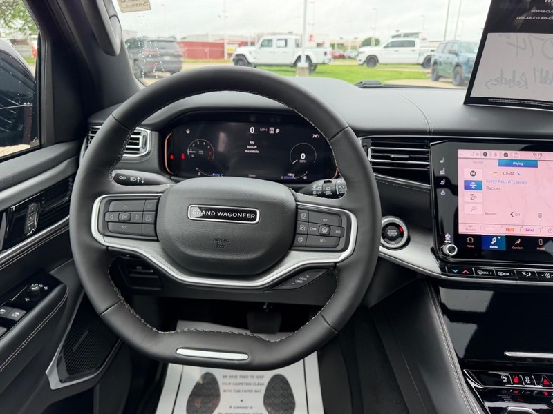 Jeep Grand Wagoneer Vehicle Full-screen Gallery Image 15