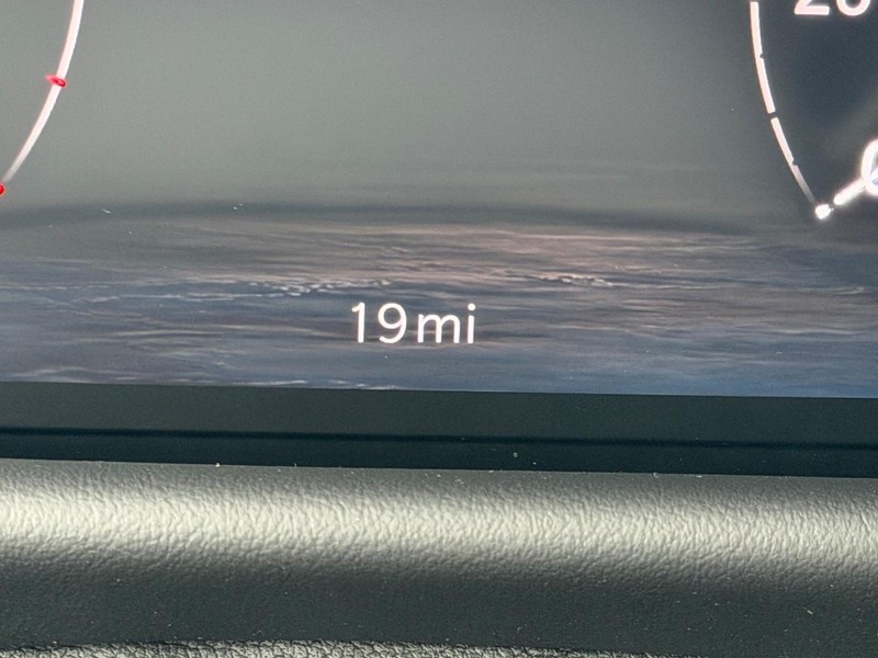 Jeep Grand Wagoneer Vehicle Full-screen Gallery Image 25