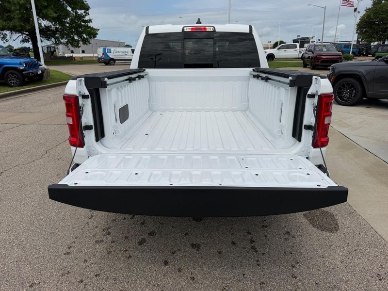 Ram 1500 Vehicle Full-screen Gallery Image 6