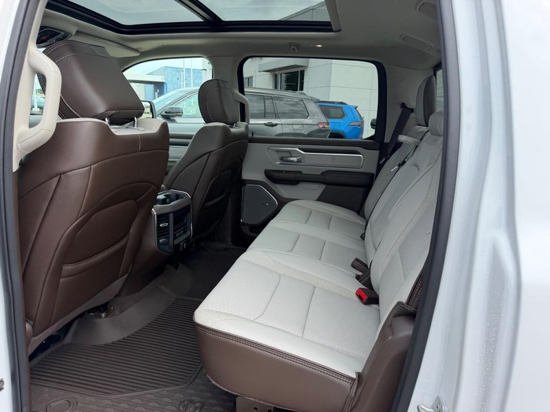 Ram 1500 Vehicle Full-screen Gallery Image 8