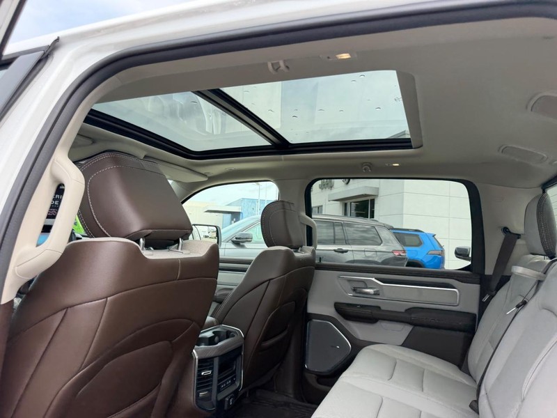 Ram 1500 Vehicle Full-screen Gallery Image 9
