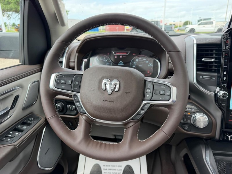 Ram 1500 Vehicle Full-screen Gallery Image 11