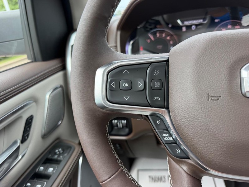 Ram 1500 Vehicle Full-screen Gallery Image 12