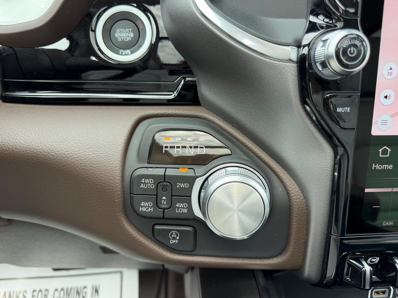 Ram 1500 Vehicle Full-screen Gallery Image 14