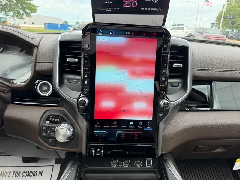 Ram 1500 Vehicle Full-screen Gallery Image 15