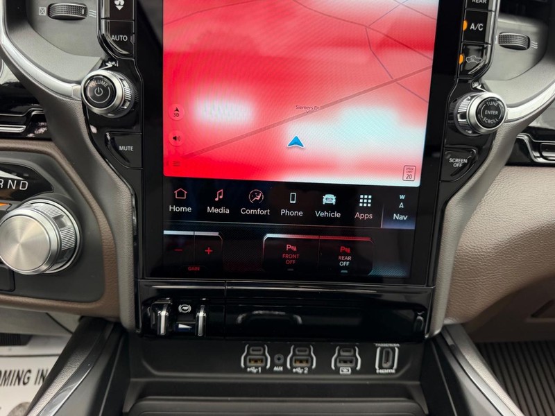 Ram 1500 Vehicle Full-screen Gallery Image 17