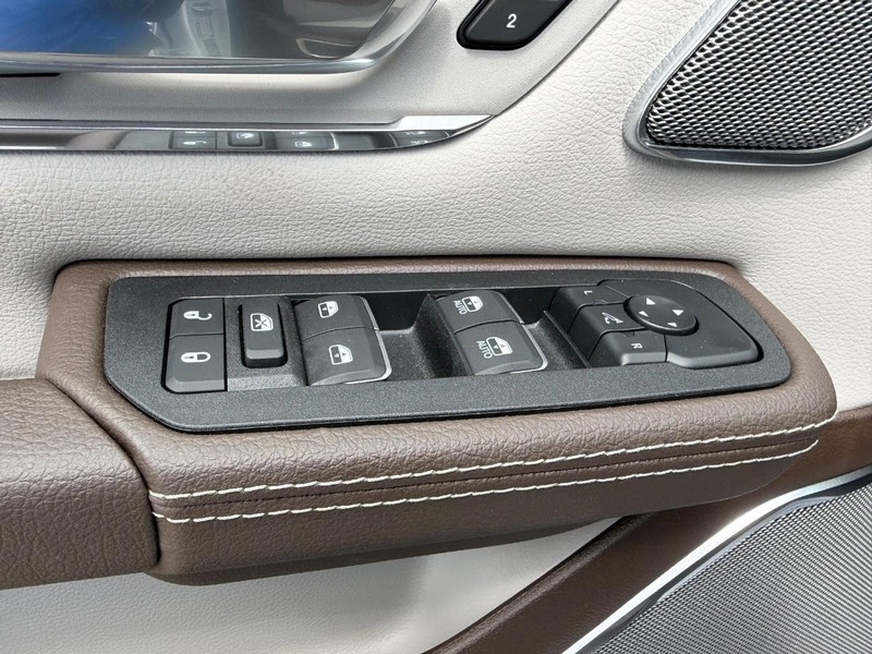 Ram 1500 Vehicle Full-screen Gallery Image 19
