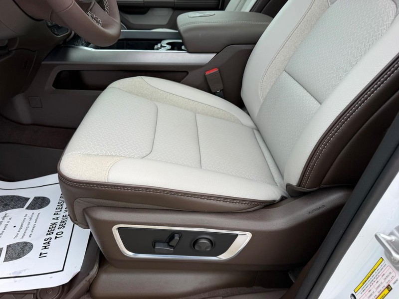 Ram 1500 Vehicle Full-screen Gallery Image 21