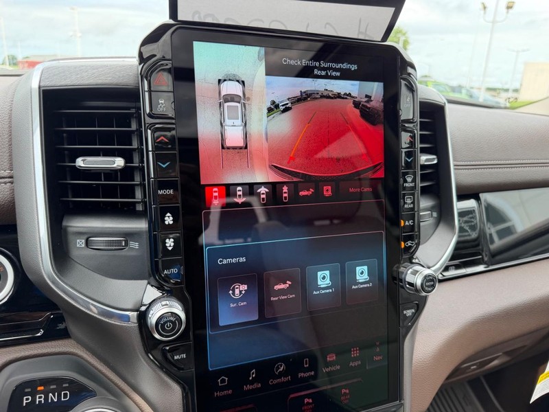 Ram 1500 Vehicle Full-screen Gallery Image 23