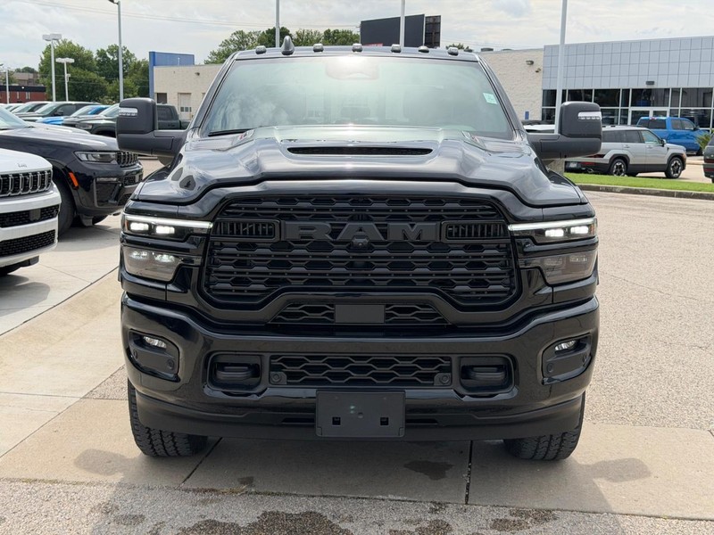Ram 2500 Vehicle Full-screen Gallery Image 2