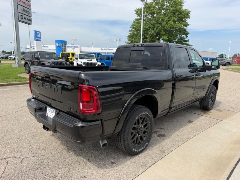 Ram 2500 Vehicle Full-screen Gallery Image 4